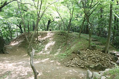 西曲輪の土塁