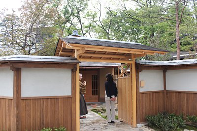 本丸亭の門