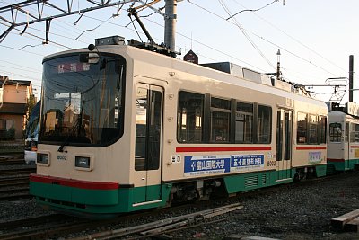 富山港線の新型LRT「ポートラム」