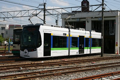 車両基地に留置されるサントラム