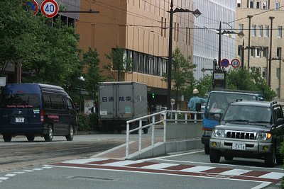 下りホームにスロープが設置されています