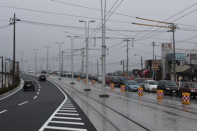 新富山大橋はセンターポール方式です