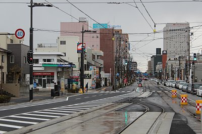安野屋−諏訪川原間は一部単線となっています