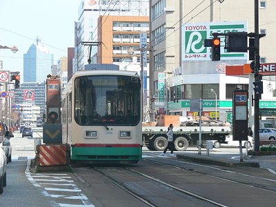 荒町停留場に停車する8003電車