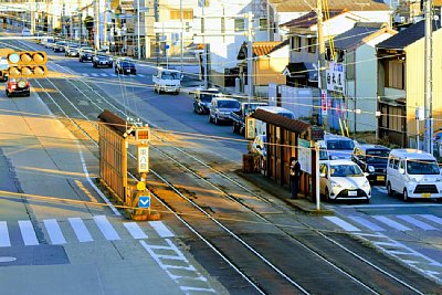 東八町停留場ホーム