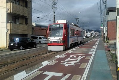 東田停留場ホーム