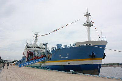 大型浚渫兼油回収船「白山」