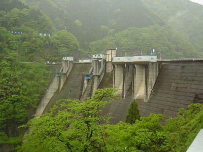 横山ダム全景