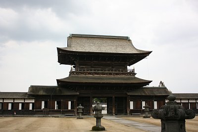 山門西側
